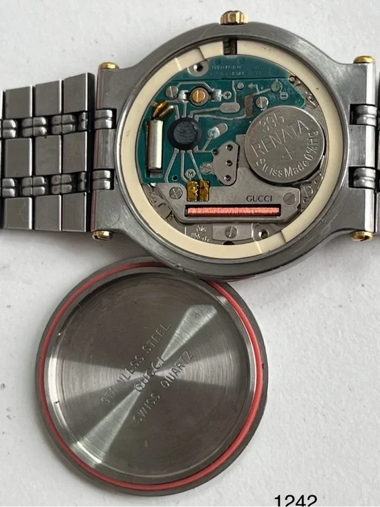 Gucci 9000M men's wristwatch dual tone gold dial. - Picture 12 of 12